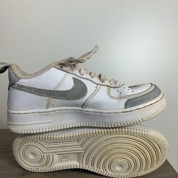NIKE AIR FORCE 1 LV8 2 Under Construction BQ5484-100 White Wolf Grey 5Y EUR 37.5 - Picture 15 of 16
